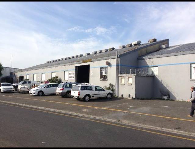 1,000M² FACTORY FOR SALE IN PAROW CENTRAL